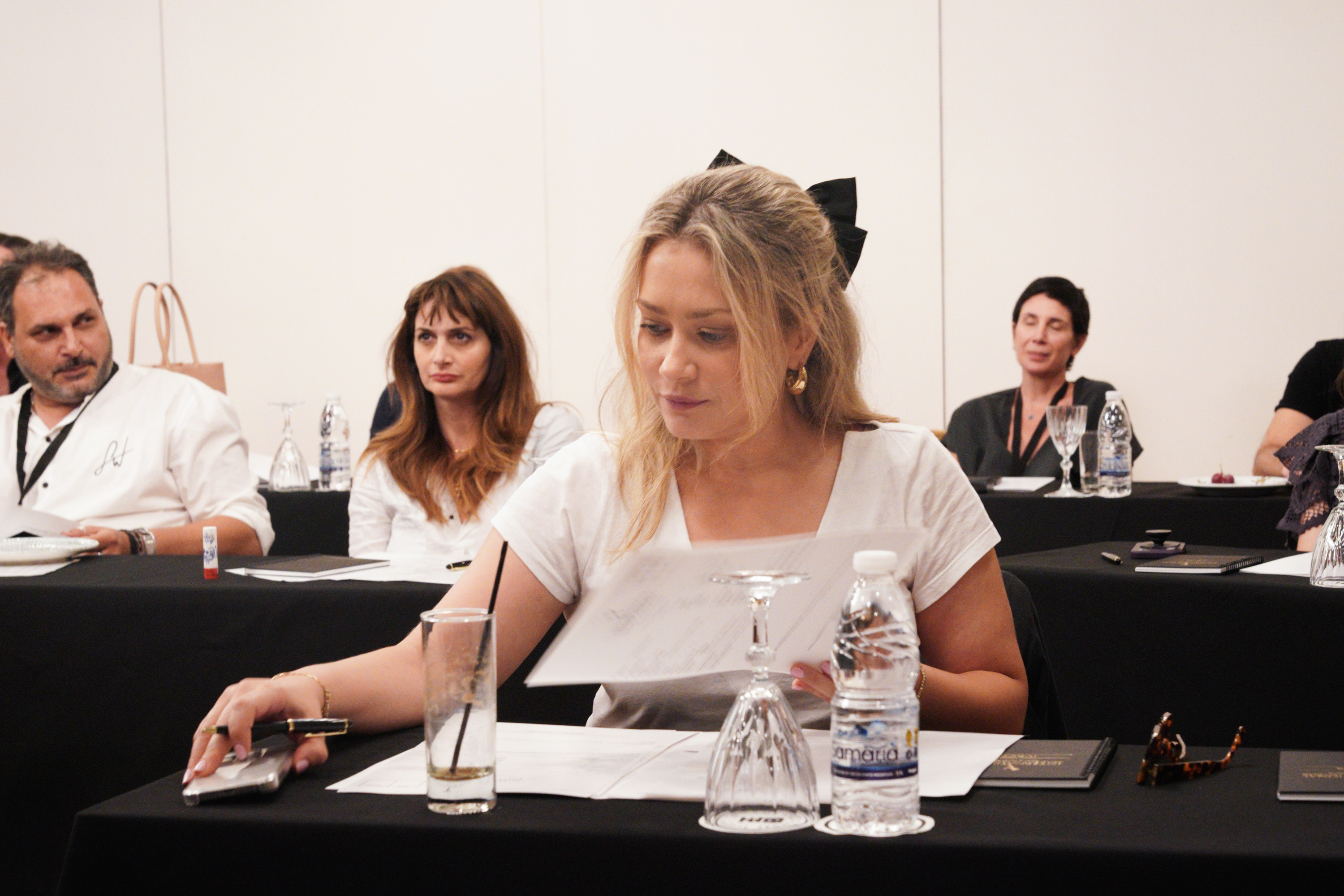 Βραβεία Emmys: Η μυστική ψηφοφορία σε ξενοδοχείο στην Ομόνοια-6