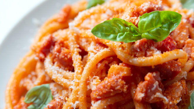 οι-φλογερές-κόκκινες-μακαρονάδες-της-563057083