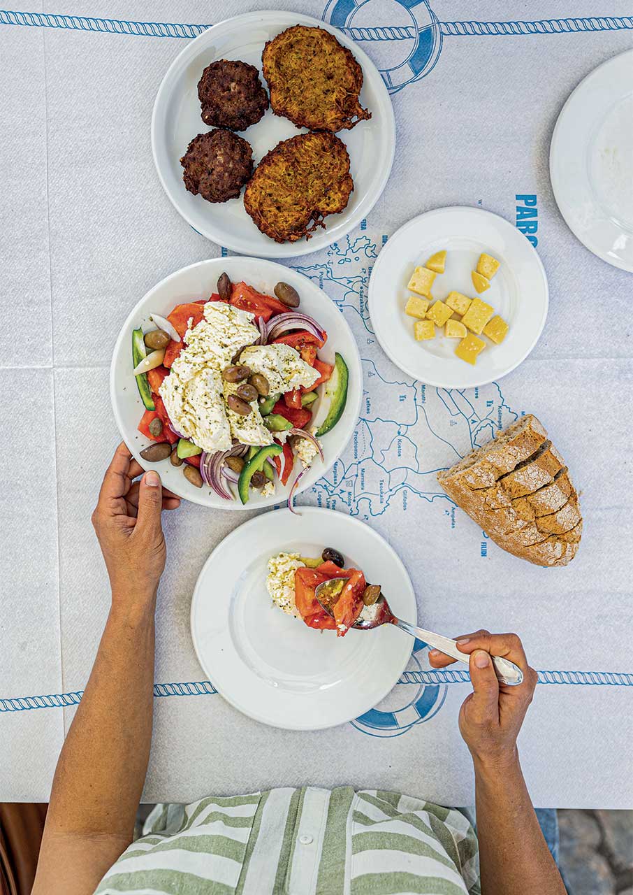 9 νόστιμες στάσεις στις Κυκλάδες για αυθεντικές γεύσεις-1