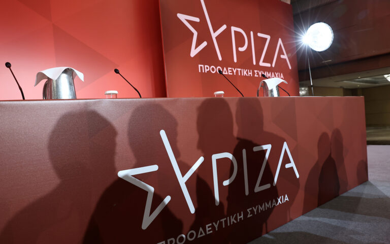 ΣΥΡΙΖΑ και ΠΑΣΟΚ διαψεύδουν συνάντηση της Αναστασίου με τον Καπνισάκη