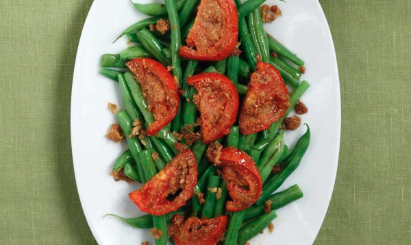 φασολάκια-με-ψητές-ντομάτες-και-τρίμμ-563073247