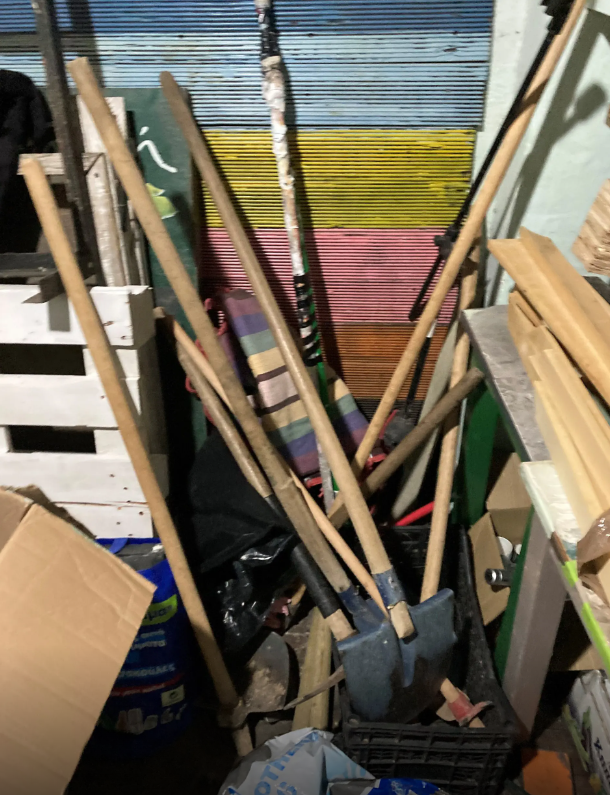 ΕΛ.ΑΣ.: Εκκενώθηκε κατάληψη κτιρίου του Δήμου Αθηναίων στον λόφο του Στρέφη-2