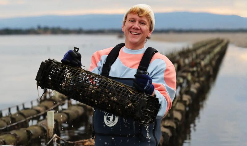 Συνοδοί γουόμπατ, «ψιθυριστές» αμπελιών, κυνηγοί φαντασμάτων: Η Τασμανία αναζητά εργαζομένους-3