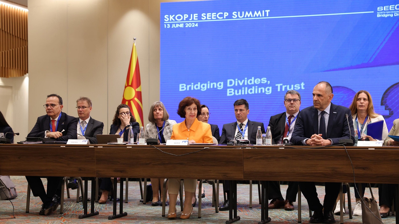 Πρόεδρος Βόρειας Μακεδονίας: «Δεν παραβιάζω το Σύνταγμα αν δεν χρησιμοποιώ το όνομα που προβλέπει»-1