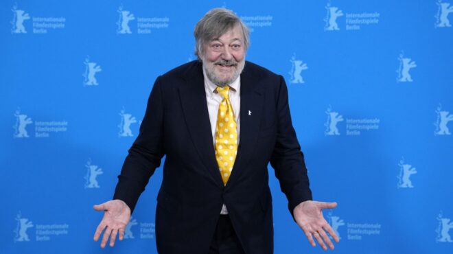 στίβεν-φράι-για-γλυπτά-παρθενώνα-σαν-563082532