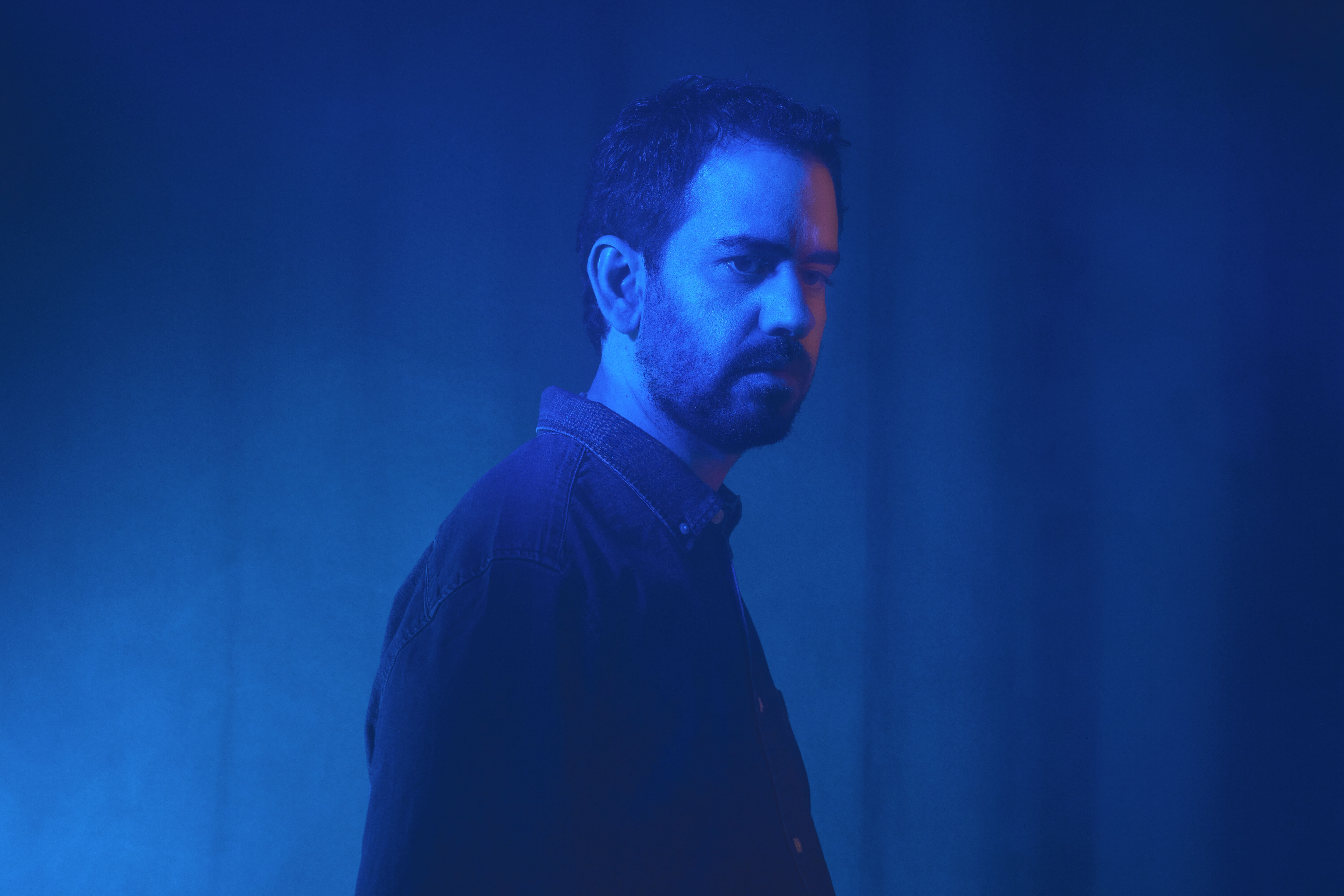 Ομορφος, συμβολικός Theodore σε ήχο και εικόνα-1