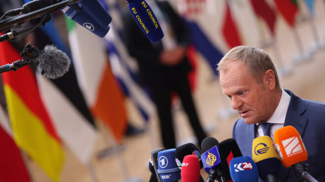 σκληρή-γλώσσα-προς-τα-σκόπια-563099851