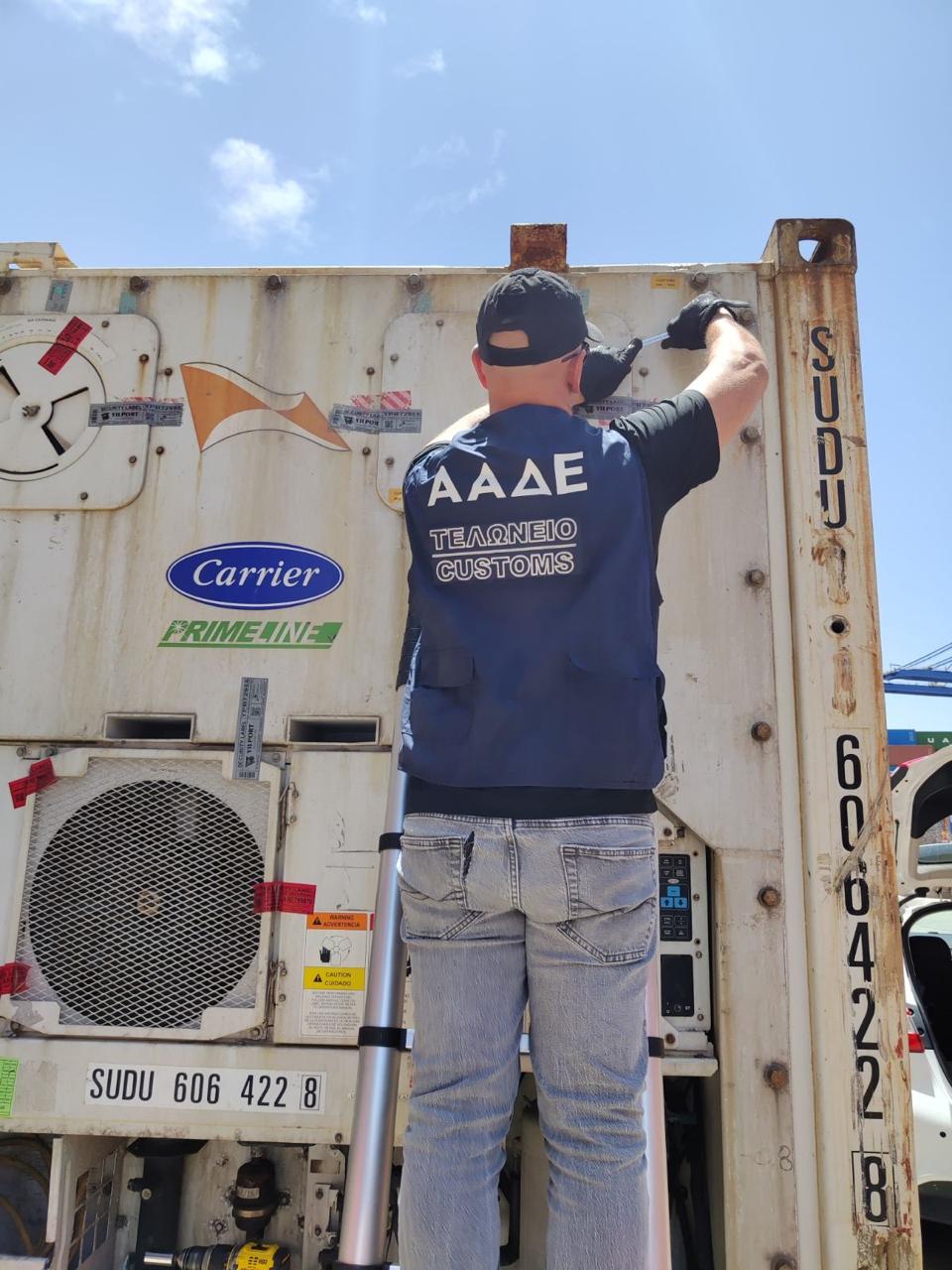 Πειραιάς: Κοντέινερ με μπανάνες έκρυβε κοκαΐνη 1 εκατ. ευρώ-1