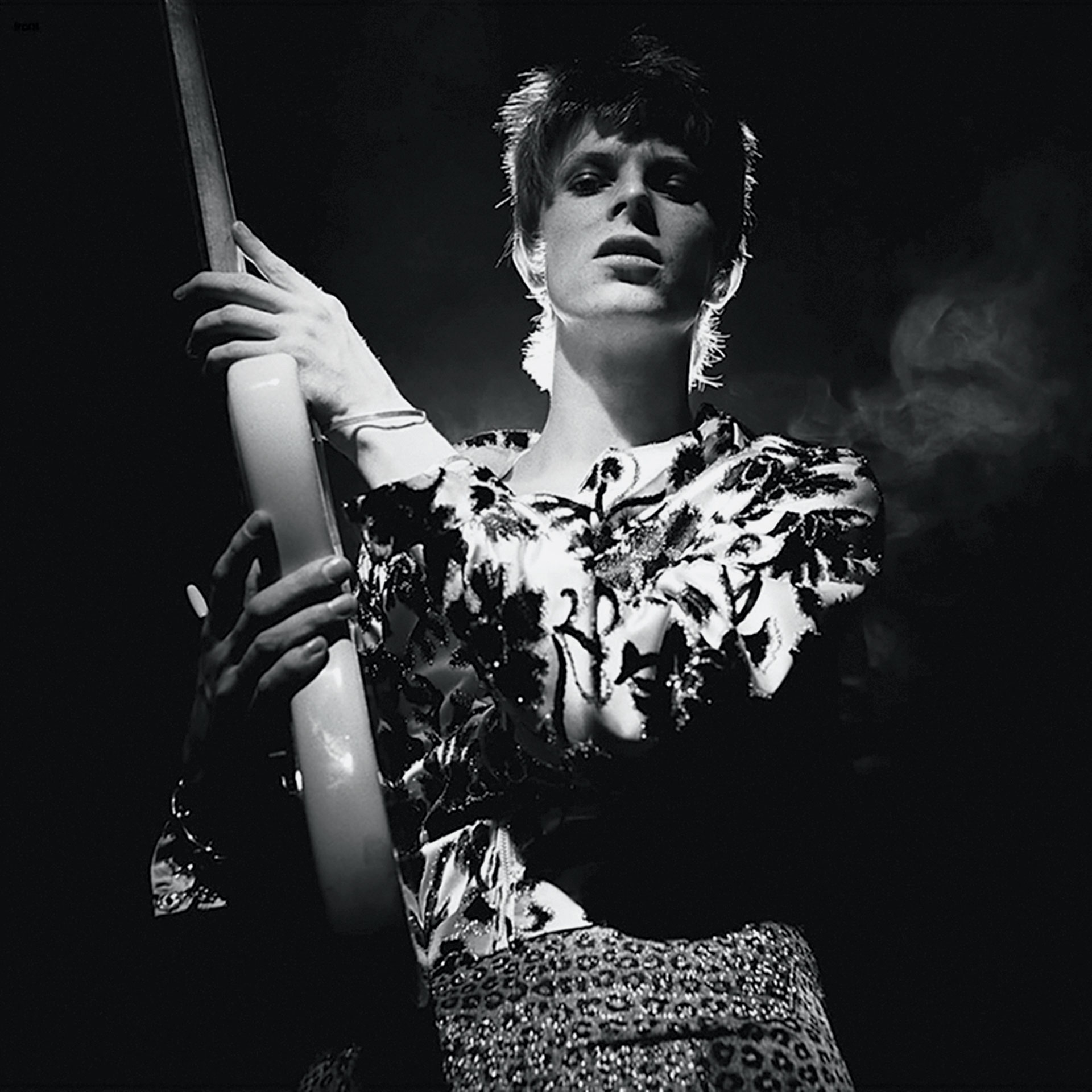 Συνθεσάιζερ και παιδικά τραύματα: Η επιστροφή του Τζον Γκραντ-1