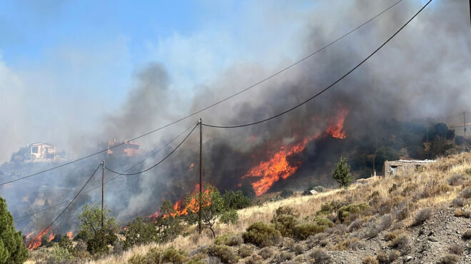 ανεξέλεγκτα-μέτωπα-πυρκαγιών-στην-πε-563092837