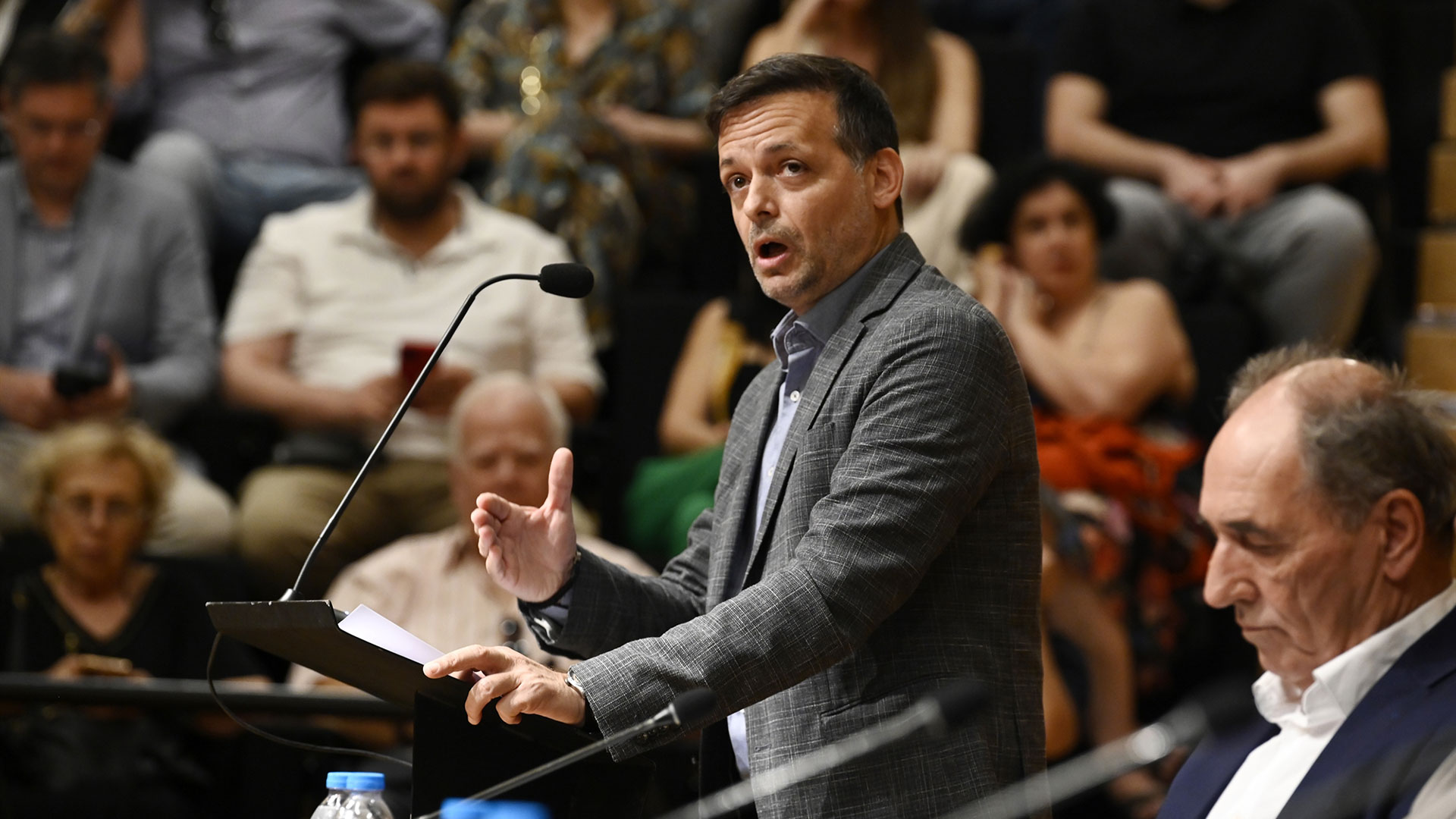 ΠΑΣΟΚ: Η κλεψύδρα του Νίκου και το εκλογικό GPS του Χάρη-1