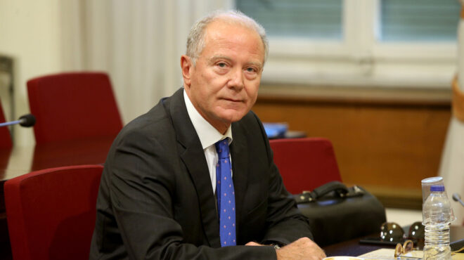 λιτός-αποφασιστικός-και-αποτελεσματ-563055859