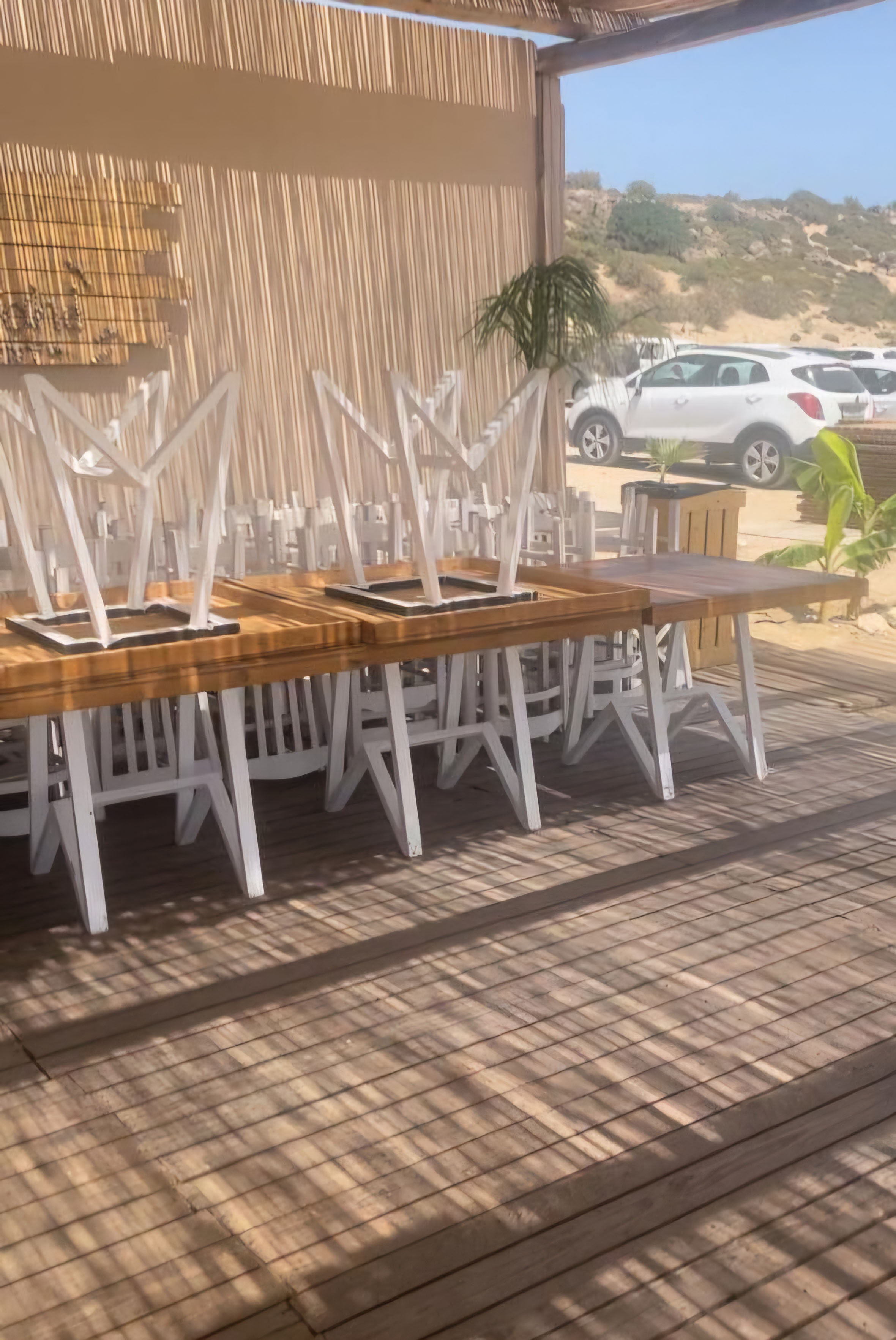 Συνετίζονται τα μπιτς μπαρς στη Ρόδο: Ξηλώνουν αυθαίρετες κατασκευές για να αποφύγουν το λουκέτο-1