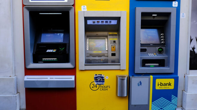 mεγαλώνει-το-χάσμα-μεταξύ-επιτοκίων-δα-563097955