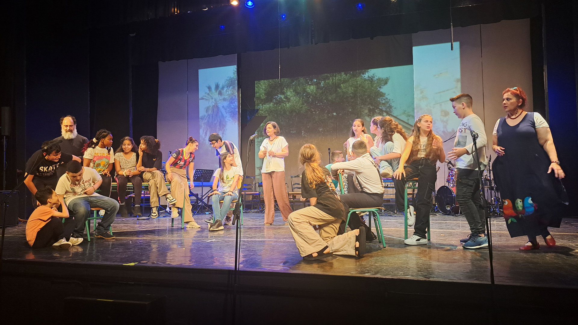 Μαθαίνοντας με Θεοδωράκη – «Και περπατώ στα ξένα»-1