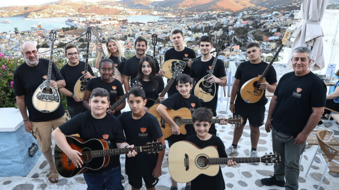 σύρος-αγωνιζόμαστε-να-έχουμε-ζωή-και-τ-563069362