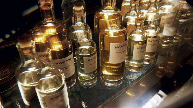 για-ένα-πολυτελές-τζιν-με-σήμα-κατατεθ-563077423