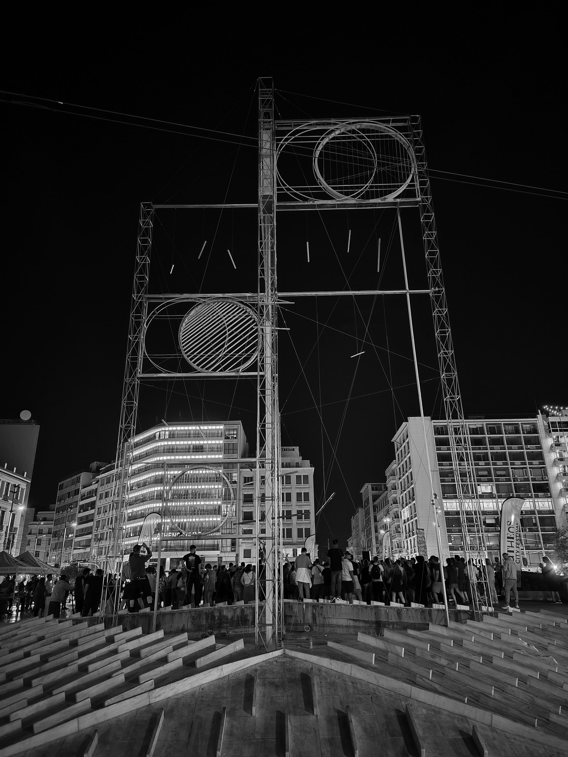 Πώς η Τούμπα, η Ομόνοια και ο Πειραιάς έγιναν για λίγο το κέντρο του κόσμου-1