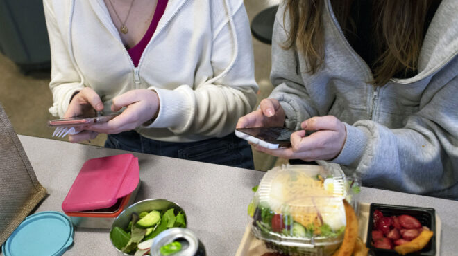 προειδοποιήσεις-υγείας-για-τα-social-media-563084971