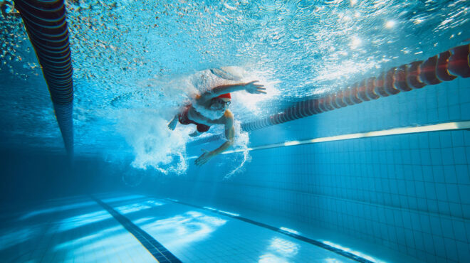 ο-παράδεισος-είναι-μια-πισίνα-563102749