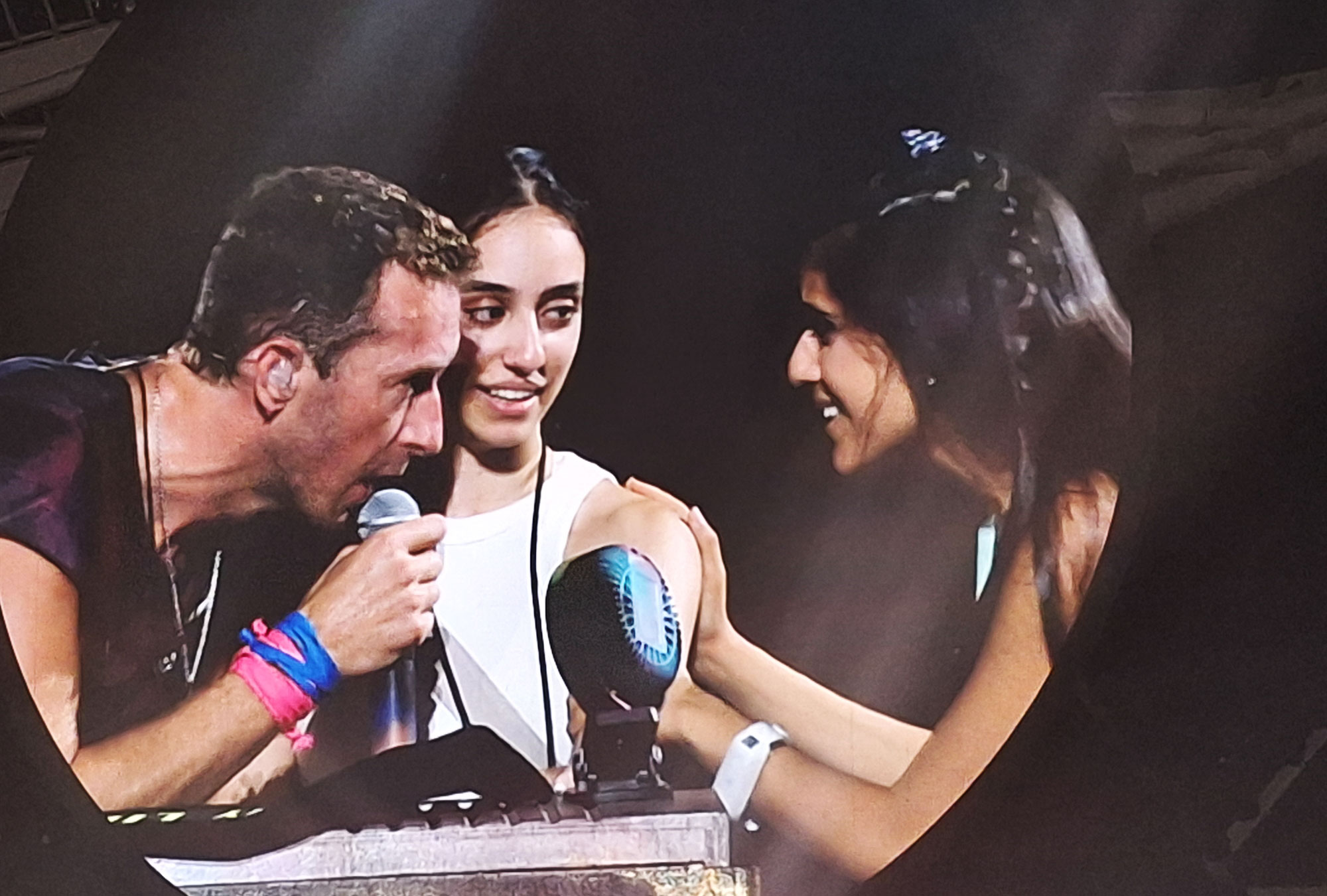 Δύο 24ωρα στην τροχιά των Coldplay-1