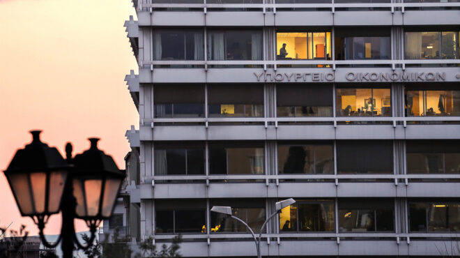 υποικ-εισφορά-33-σε-υπερκέρδη-διυλιστηρ-563088379