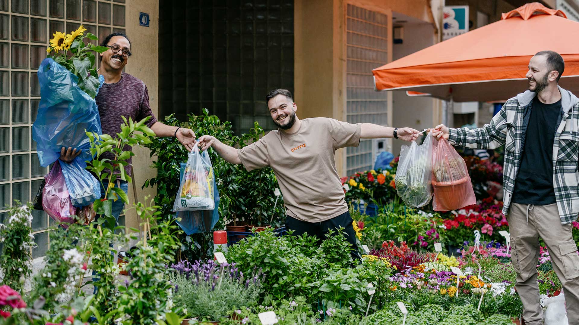 Από τη Μύκονο στους Αμπελόκηπους: Ο Χρόνης Δαμαλάς ανοίγει μαγαζί στη γειτονιά του!-2