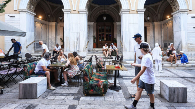 ζουν-και-τη-σκοτεινή-όψη-του-μύθου-563093518