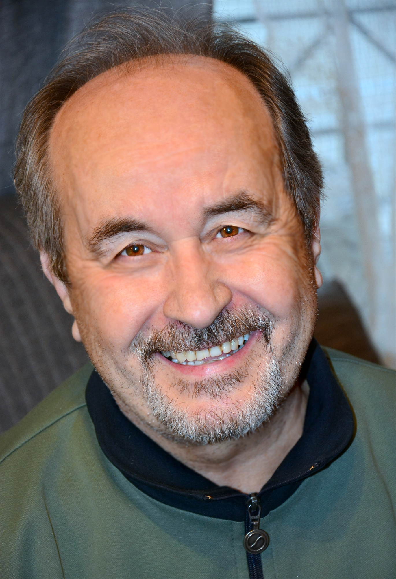 Βασίλης Καρράς: Ο «μουντζούρης» που έγινε φαινόμενο-1