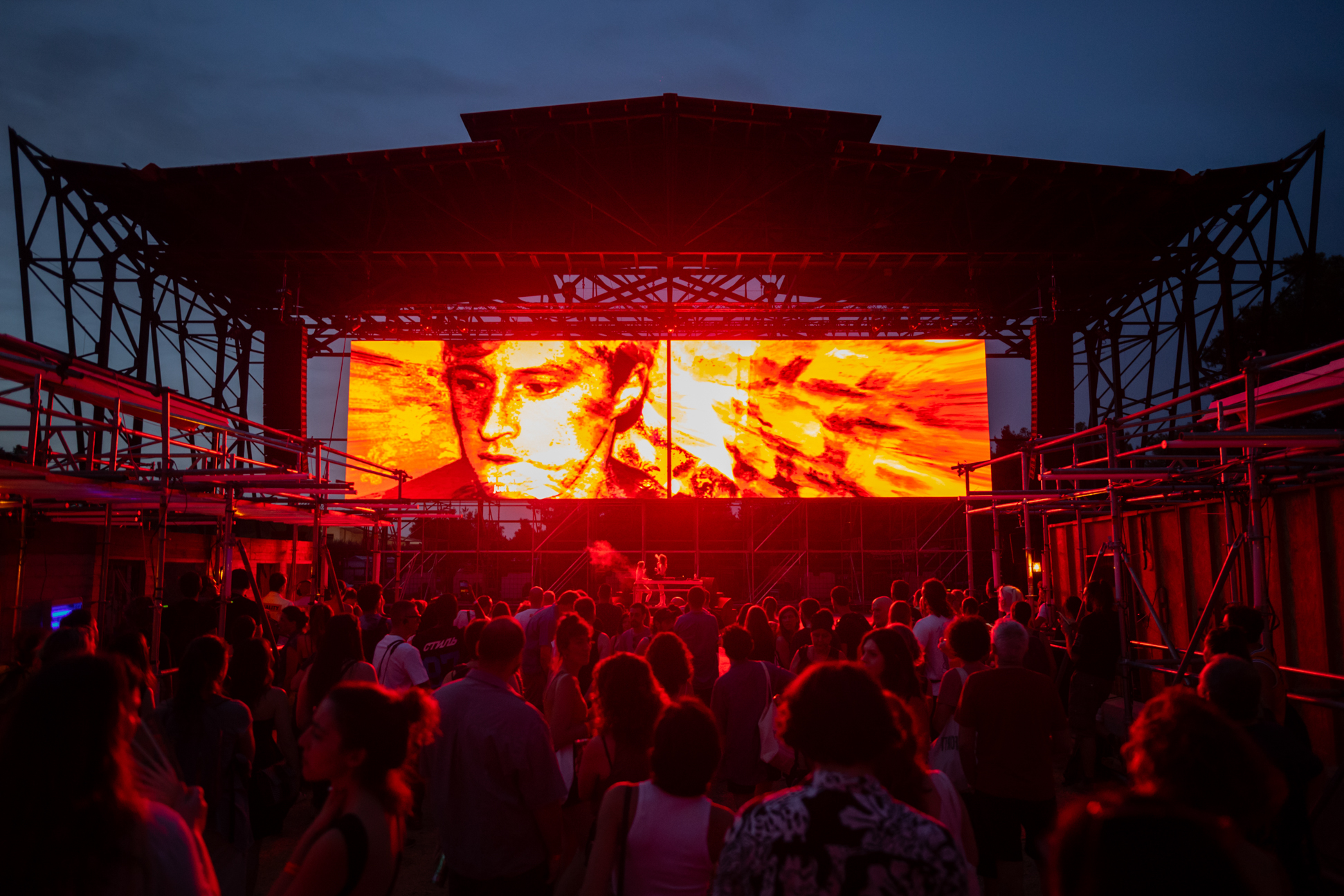 «Respublika»: Θέατρο σε σάουνα, χορός στο ξέφωτο-1