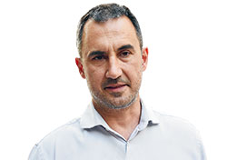 Εντός και Εκτός: Με το βλέμμα στις κάλπες-1