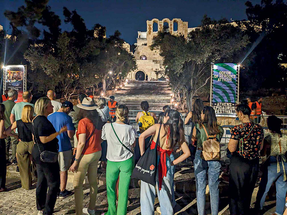 Βιντεοκλίπ με ουρές στο Ηρώδειο: το κερασάκι στην αθηναϊκή τούρτα των Coldplay-4