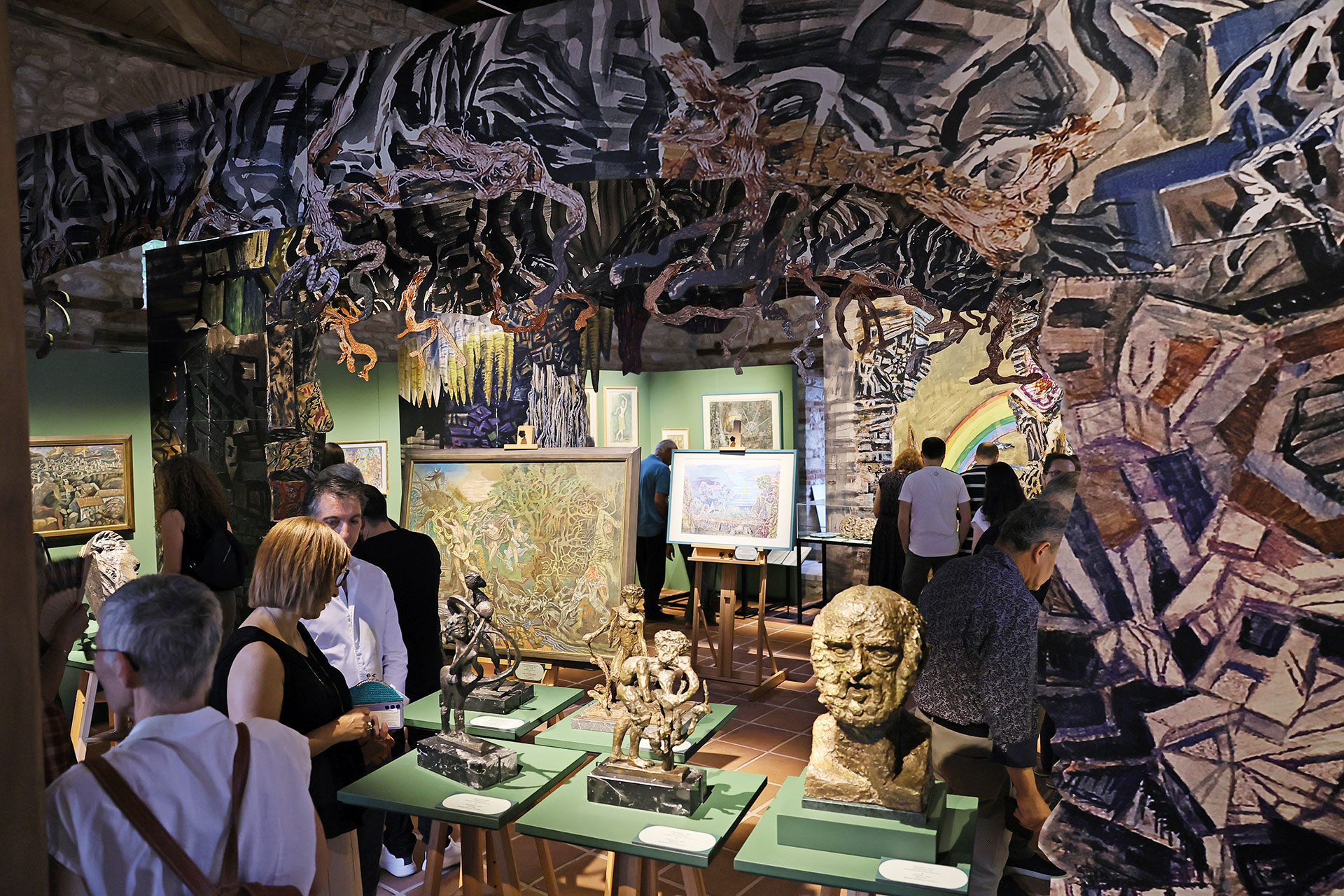 Οι θεοί και οι ήρωες του Γκίκα βρήκαν «στέγη» στο Σαντιρβάν Τζαμί της Δράμας-3