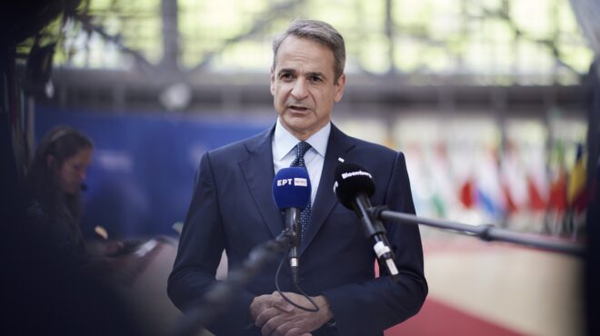 σκληρή-γλώσσα-προς-τα-σκόπια-563100772