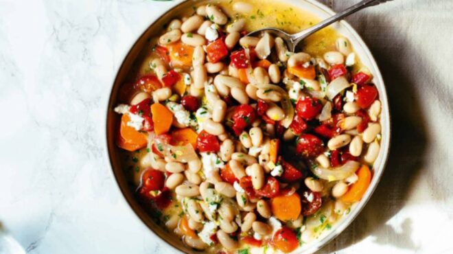 φασολάδα-με-πιπεριές-και-ντοματίνια-563084452