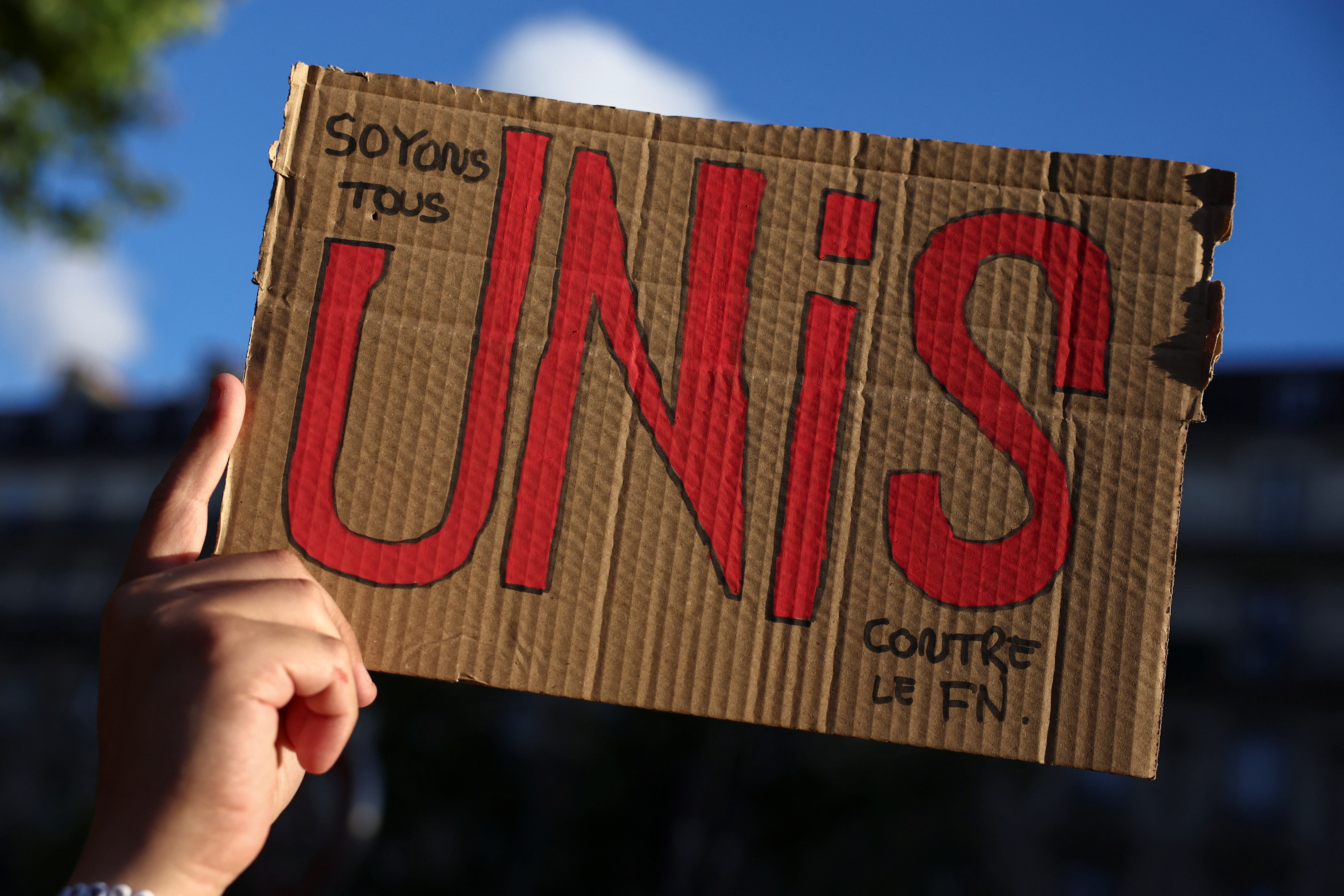 Γαλλία: Η Ακροδεξιά συζητά για κοινό μέτωπο κατά του Μακρόν στις εκλογές-2