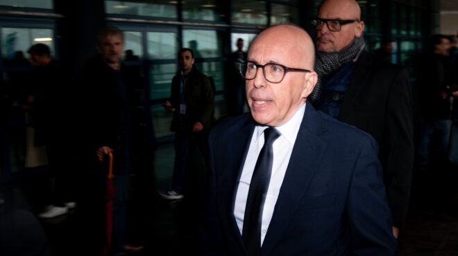 γαλλία-ανοιγμα-του-επικεφαλής-των-ρ-563073211