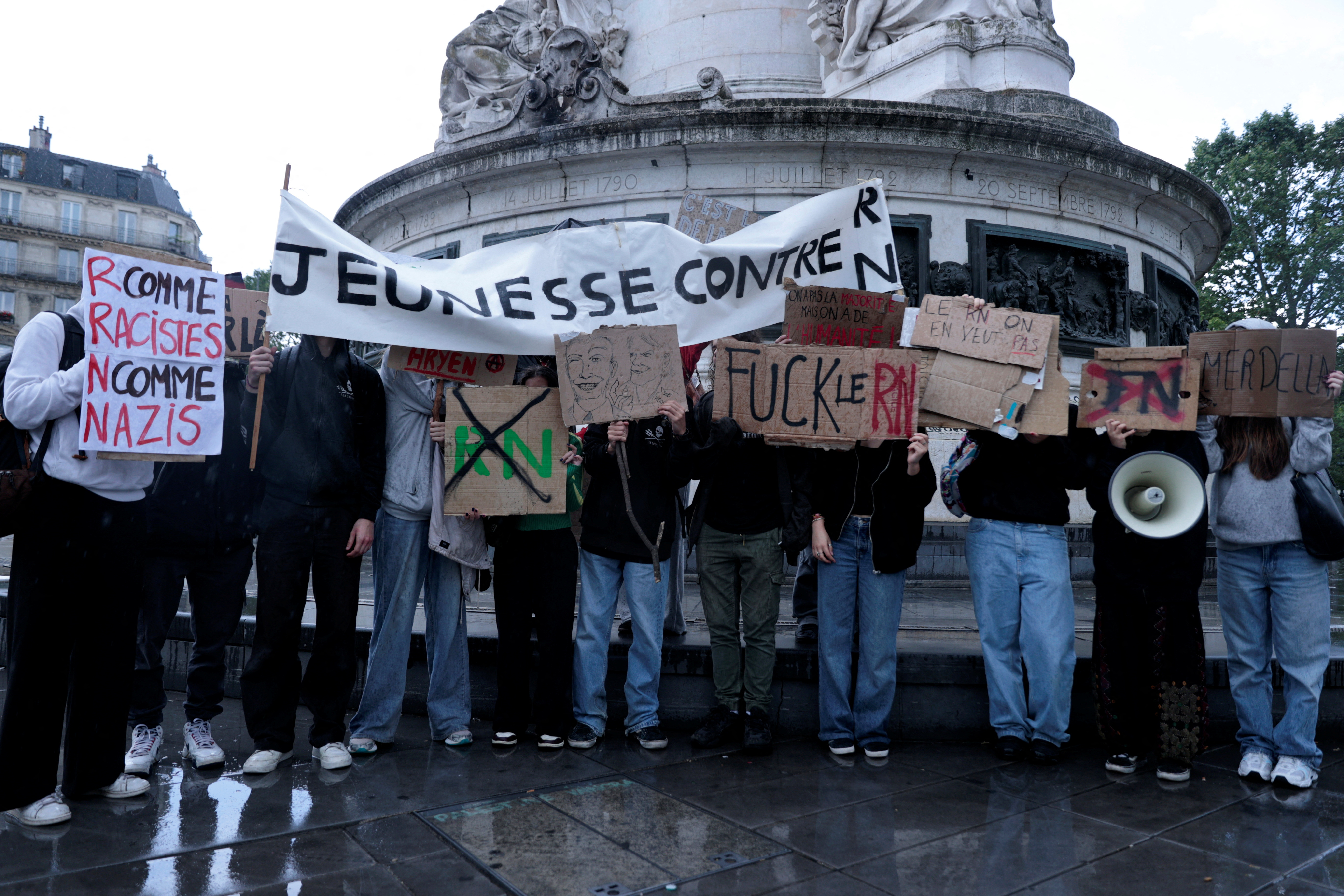 Γαλλία: Προεκλογικό αλαλούμ, καθώς η Ακροδεξιά «κανονικοποιείται»-3