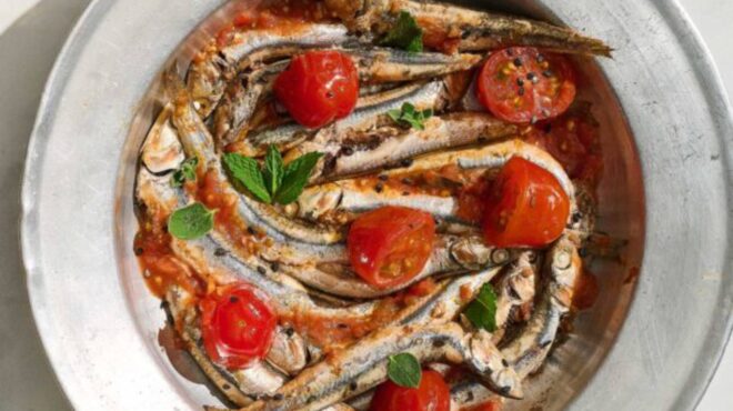 γαύρος-ελαφρόπαστος-και-light-στο-τηγάνι-563072638