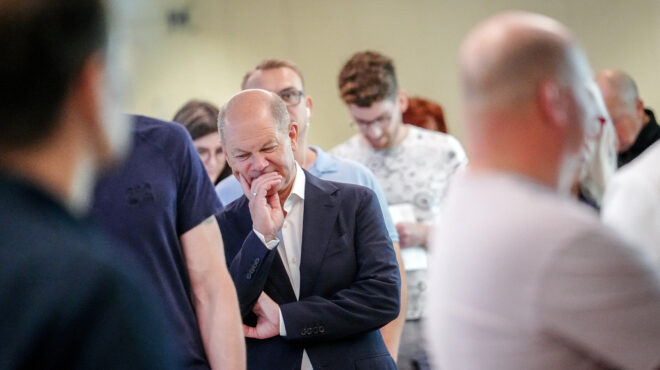 πανηγυρίζει-το-ακροδεξιό-κόμμα-της-ελ-563069830