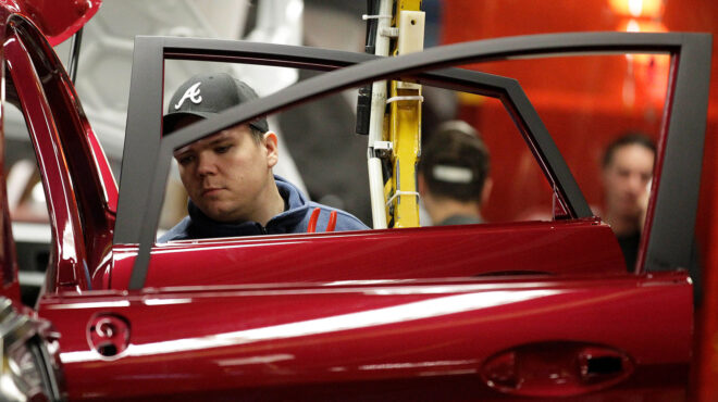 vw-συνεργασία-με-την-αντίπαλο-της-tesla-rivian-563098240