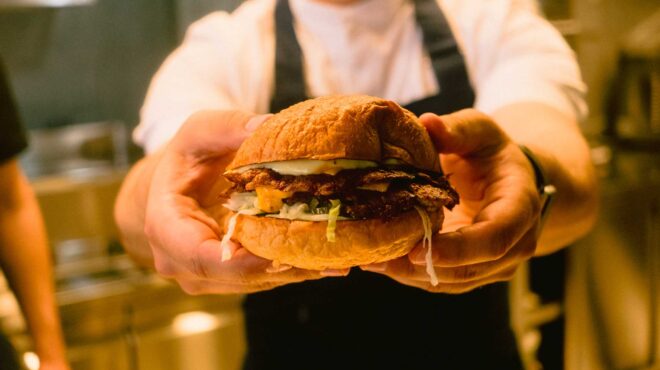 τα-burger-των-σεφ-5-εκδοχές-του-αγαπημένου-street-food-563079379