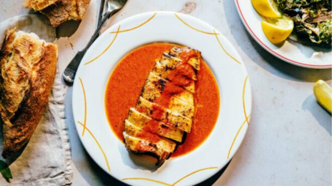 καλαμάρι-στη-σχάρα-με-πικάντικη-σάλτσ-563070676