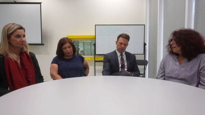 συνάντηση-κασσελάκη-με-τις-μητέρες-δυ-563056798