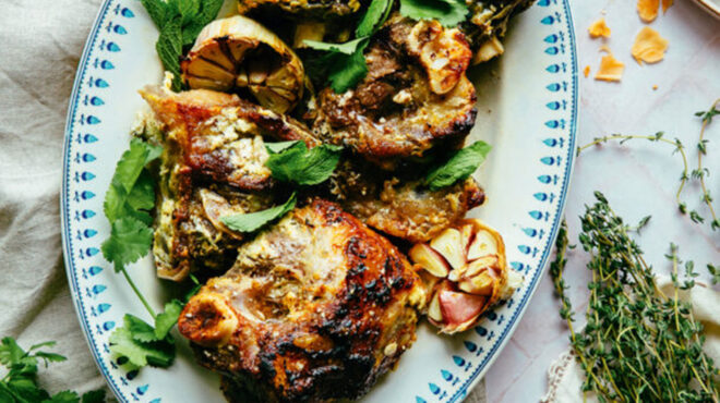 κατσίκι-με-θυμάρι-και-σκόρδο-στη-λαδόκ-563056816