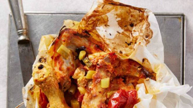 κοτόπουλο-στη-λαδόκολλα-light-με-ντοματίν-563064898