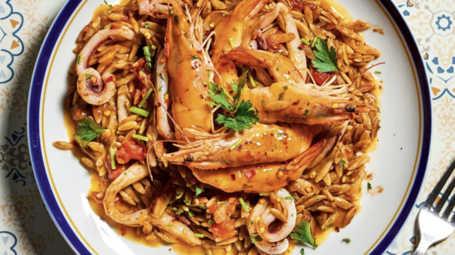 κριθαράκι-μελωμένο-με-θαλασσινά-και-μ-563066461