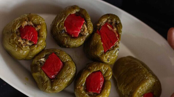 πολίτικες-γεμιστές-πιπεριές-λαδερές-563090263