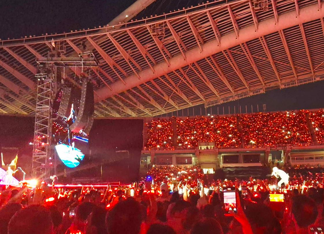Coldplay: Πλήθος κόσμου στη συναυλία, κατάμεστο το ΟΑΚΑ (φωτογραφίες)-8