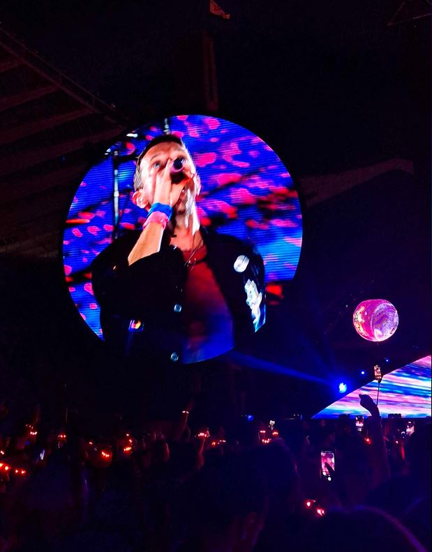 Coldplay: Πλήθος κόσμου στη συναυλία, κατάμεστο το ΟΑΚΑ (φωτογραφίες)-1